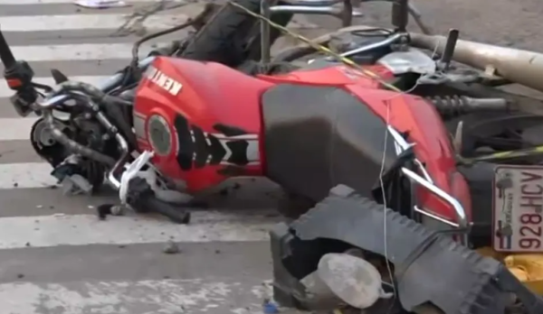 Choque entre motocicleta y camión deja dos fallecidos en Ñemby