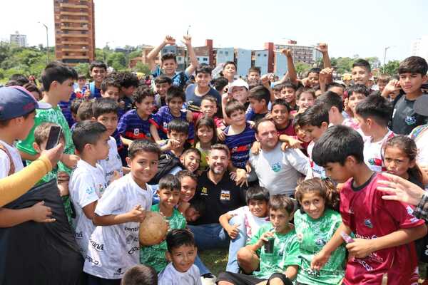 VICEPRESIDENTE ALLIANA PARTICIPÓ DEL "TORNEO GOLES POR MI BARRIO" EN ENCARNACIÓN - Itapúa Noticias