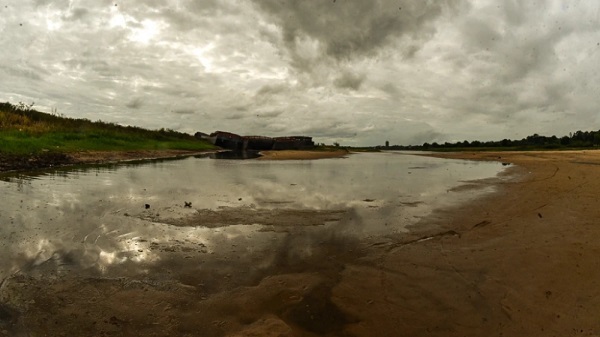 Crisis hídrica impacta agua en Asunción y eleva precios