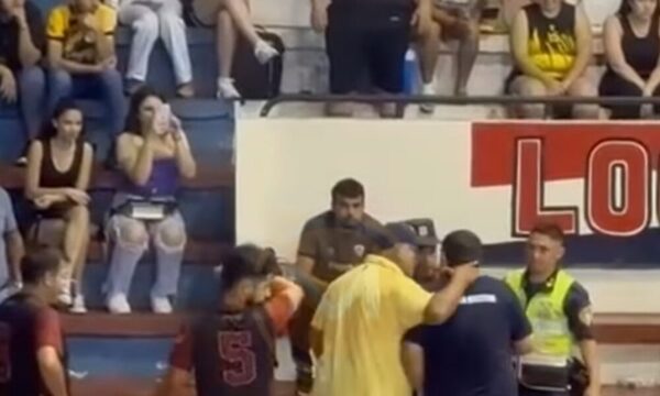 Tumbaron a puñetazos a entrenador tras partido de futsal