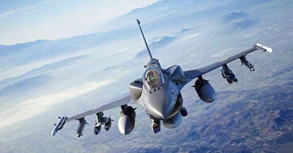 La Nación / Perú comprará 24 aviones caza para su defensa aérea