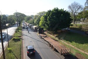 Transporte de cargas en camiones se triplica por bajante de ríos