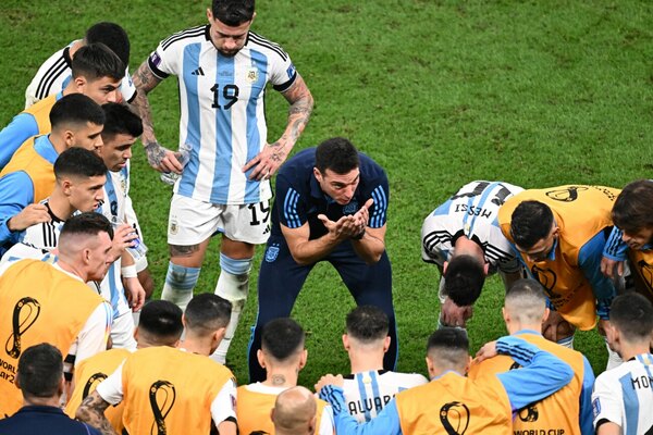 Versus / Lionel Scaloni convocó a un paraguayo para las Eliminatorias
