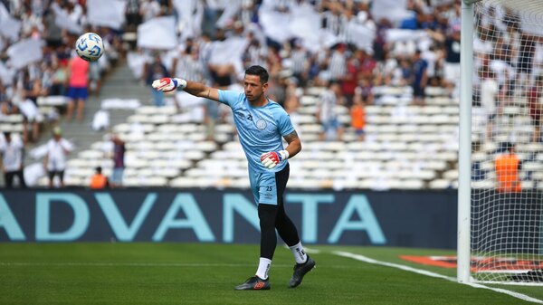 Versus / Juan Espínola, de suplente en Olimpia a ser figura en el fútbol argentino
