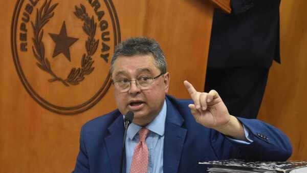 Gustavo Leite condiciona entrega de documentos, pese a declararse “oenegero transparente”