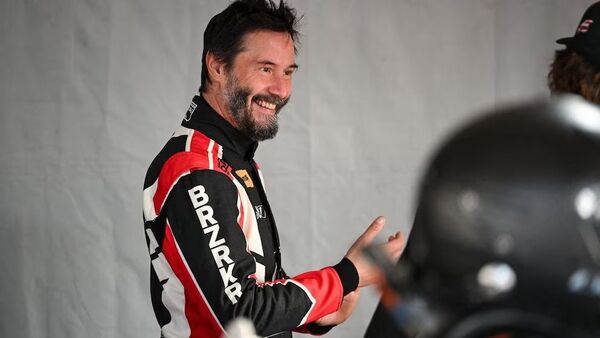 Máxima velocidad: Keanu Reeves debutó como piloto de carreras con sustazo incluido