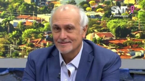Eduardo Gross Brown visita y comparte la historia de Paravisión en su 20º aniversario - SNT