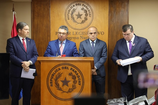 Leite asegura que la fundación que encabeza su esposa “no saltó los controles”