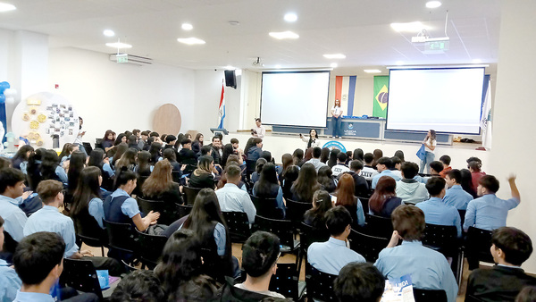 Expo Carreras 2025 de la UNIDA de CDE para 1.500 estudiantes del nivel medio - La Clave