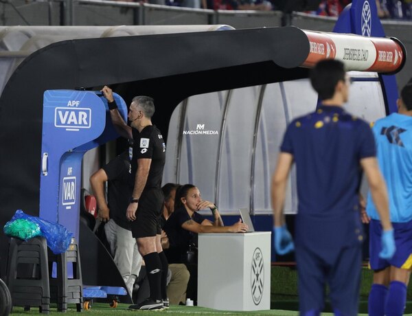 Versus / La Dirección de Árbitros sienta postura sobre el gol anulado a Cerro Porteño