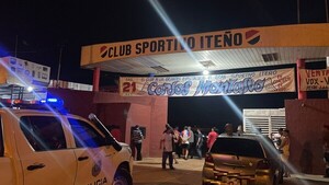 Policías retiraron pasacalle de una cancha porque "incita a la violencia"