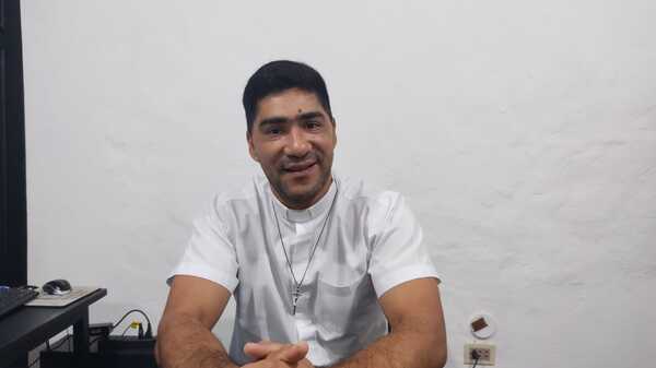 Roban a sacerdote y lo amenazan con arma blanca