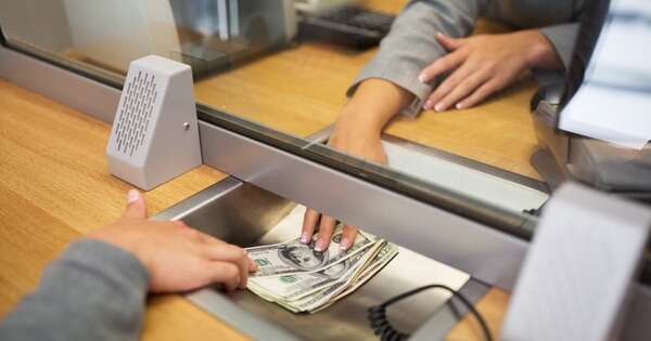 La Nación / Analizan que dólar alto persistirá: ya superó los G. 7.800 en el cambio interbancario