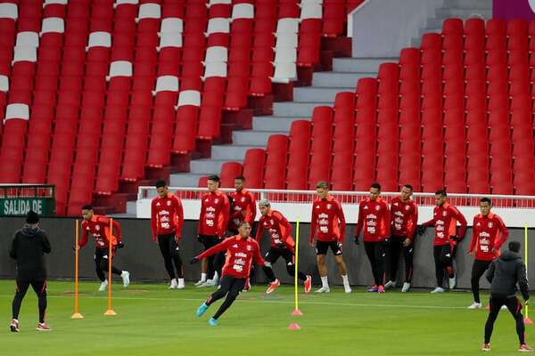Perú suma siete 'extranjeros' y define la estrategia para el crucial partido con Uruguay - Fútbol Internacional - ABC Color