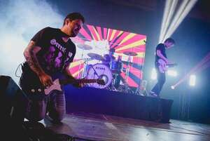 Garage 21 ofrece una gran celebración marcada por la euforia y la emoción punk - Música - ABC Color