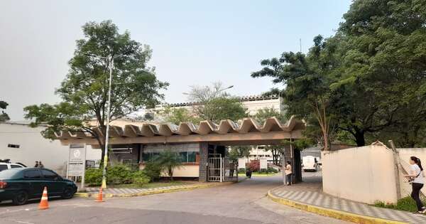 Diario HOY | Llevó a su mamá a una consulta al IPS Central y al salir ya no encontró su vehículo