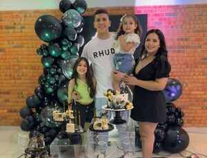 El arquero albirró Rodrigo Morínigo celebró a lo grande su cumple
