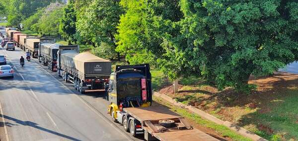 Sobrecarga de camiones sobre la ruta PY02 es cada vez más insostenible - ABC en el Este - ABC Color