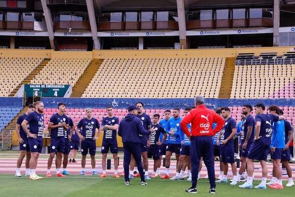 Entrenamiento con 24 de los 28 convocados - Fútbol - ABC Color