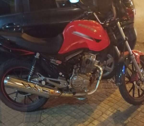 Video: así robaron una motocicleta en menos de un minuto en pleno centro de Asunción - Policiales - ABC Color