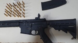 Fusil AR 15 de Rotela habría llegado al país oculto en cajas de juguetes