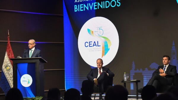 Peña resalta al país como “centro de integración” ante empresarios