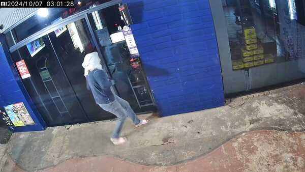 SE LLEVARON DINERO Y UN WHISKY DE BODEGA EN CAMBYRETÁ  - Itapúa Noticias