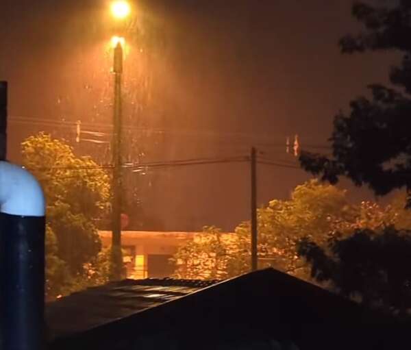 Lluvias con gran actividad eléctrica se hacen presentes esta mañana en Encarnación - Clima - ABC Color