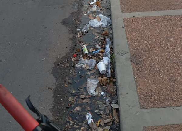 En Asunción se pedalea entre la basura - Crónicas Ciudadanas - ABC Color