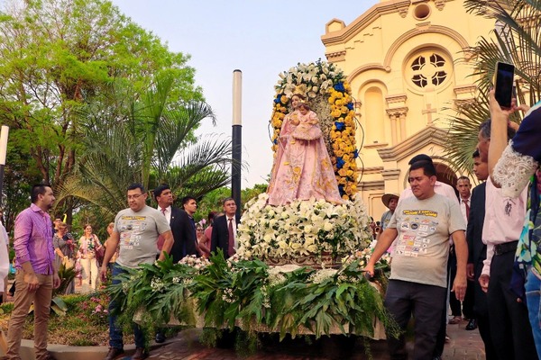 EMOTIVA PROCESIÓN •