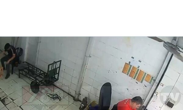 (VIDEO)Padres mandaron a su hijo de 13 años a robar millones de dólares del mercado de Abasto