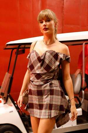 Taylor Swift, divina con un look a cuadros para apoyar a Travis Kelce en Misuri - Gente - ABC Color
