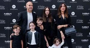 Versus / Tras más de dos década de carrera: Se retira la leyenda del fútbol Andrés Iniesta