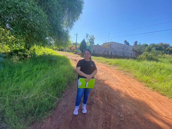 Mujer pide ver sus hijas tras quedar en la calle sin nada