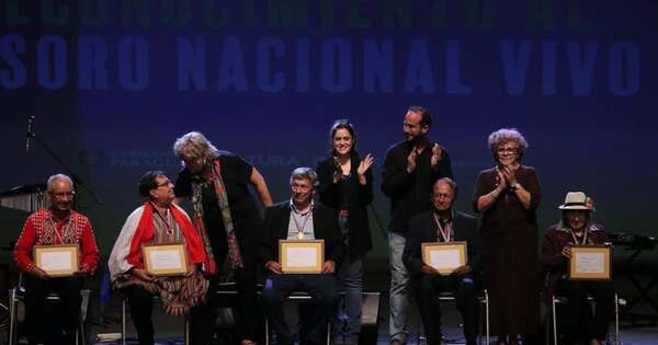 La Nación / Ocho arpistas paraguayos fueron distinguidos como Tesoros Vivos de la Nación