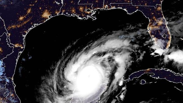El huracán Milton de categoría 4 aumenta de tamaño mientras enfila hacia Florida