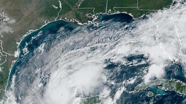 "Si se quedan, morirán": Florida llama a evacuar ante la llegada del huracán Milton