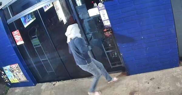 Diario HOY | Solitario ladrón hurtó botella de whisky y vapeadores de tienda en Cambyreta
