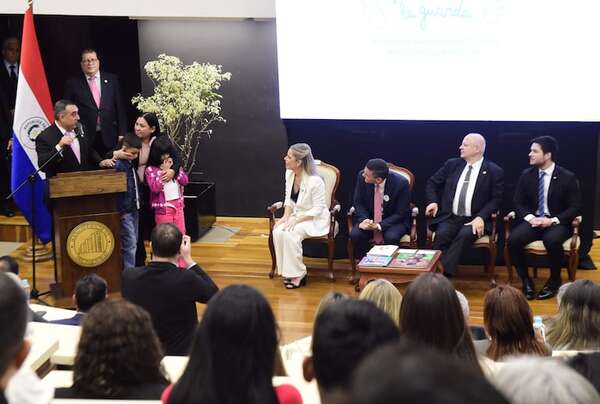 El doloroso reclamo de familias adoptivas a Santiago Peña - Nacionales - ABC Color