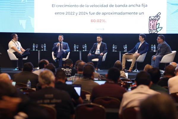 Ministro Villate comparte experiencias en foro regional del sector de telecomunicaciones - .::Agencia IP::.