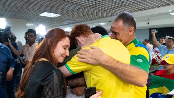 Primer grupo de 57 repatriados de Líbano arriban a Foz de Yguazú