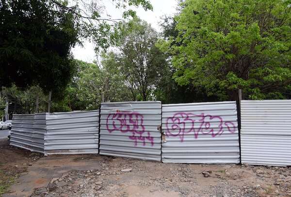 Plaza Naciones Unidas: concejala denuncia acuerdo “secreto” entre Nenecho y constructora - Nacionales - ABC Color