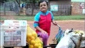 Buscan padrinos para festejarle sus 60 años de vida a una vendedora