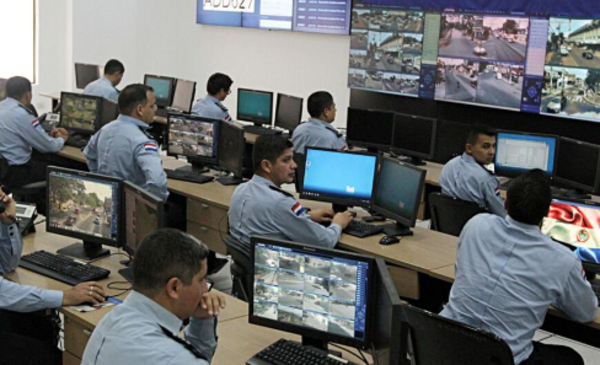 Acusan a agente policial de eliminar antecedentes a cambio de sobornos