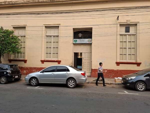 Padres denuncian inseguridad en el colegio República del Brasil - Fútbol - ABC Color