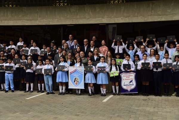 MEC, Mitic y CEAL lanzan proyecto para mejorar calidad educativa a través de tecnología - Nacionales - ABC Color