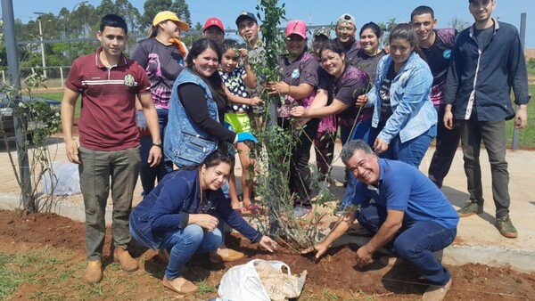 Alumnos en Misiones preparan el Paseo de las Rosas para recordar a familiares fallecidos