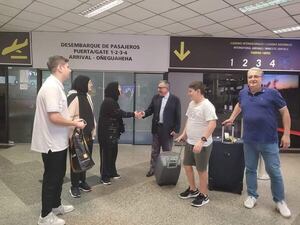 Guerra de Israel: paraguayos repatriados del Líbano llegan al país  - Nacionales - ABC Color