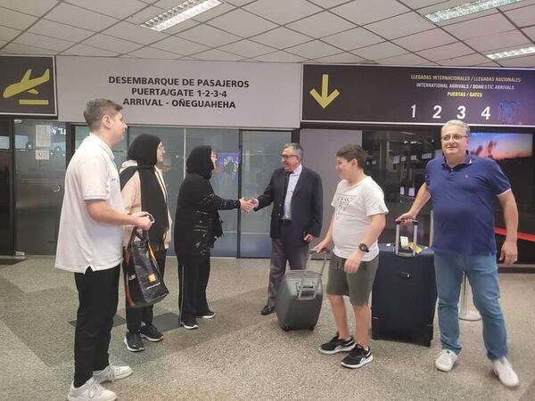 Guerra de Israel: paraguayos repatriados del Líbano llegan al país - Nacionales - ABC Color