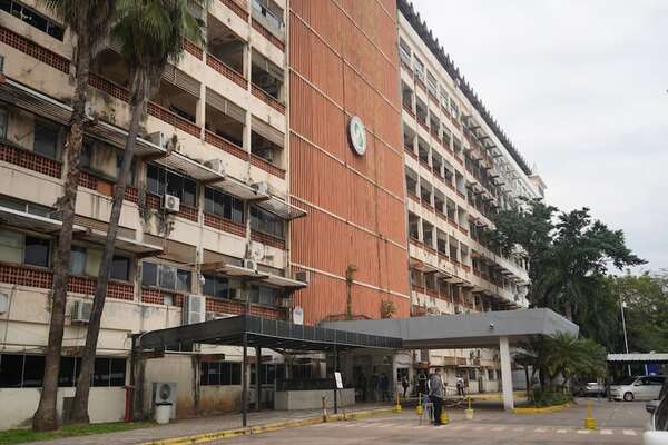 Denuncian presunta mala praxis en IPS Central tras fallecimiento de mujer luego de un parto - Nacionales - ABC Color